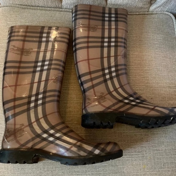 Classic Burberry rain boots - Picture 5 of 5